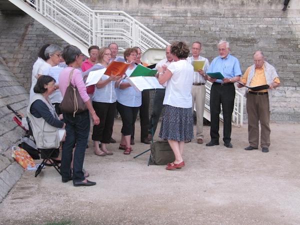 Choir on the river side - Fête de la Musique