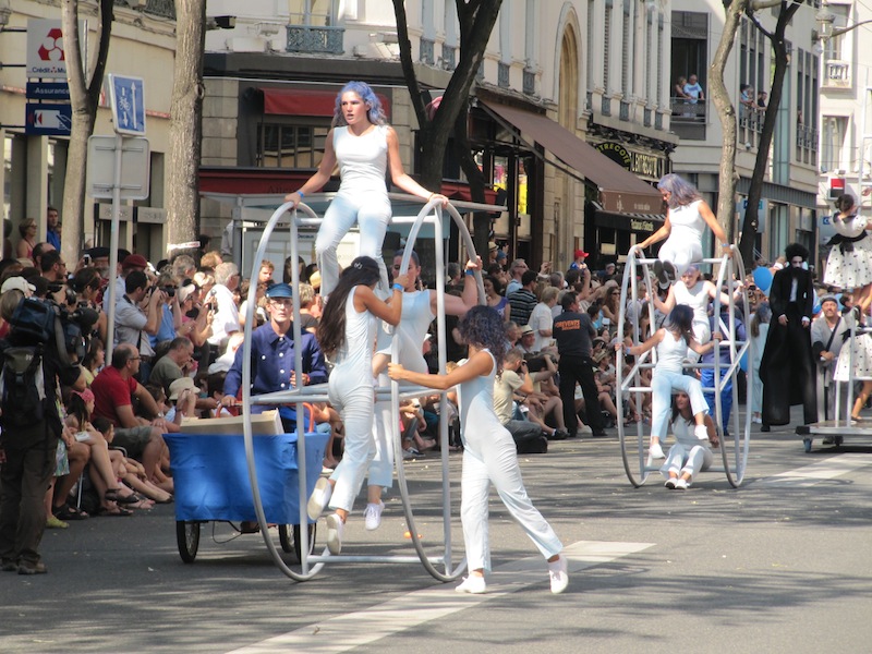 Acrobatic performers on wheels