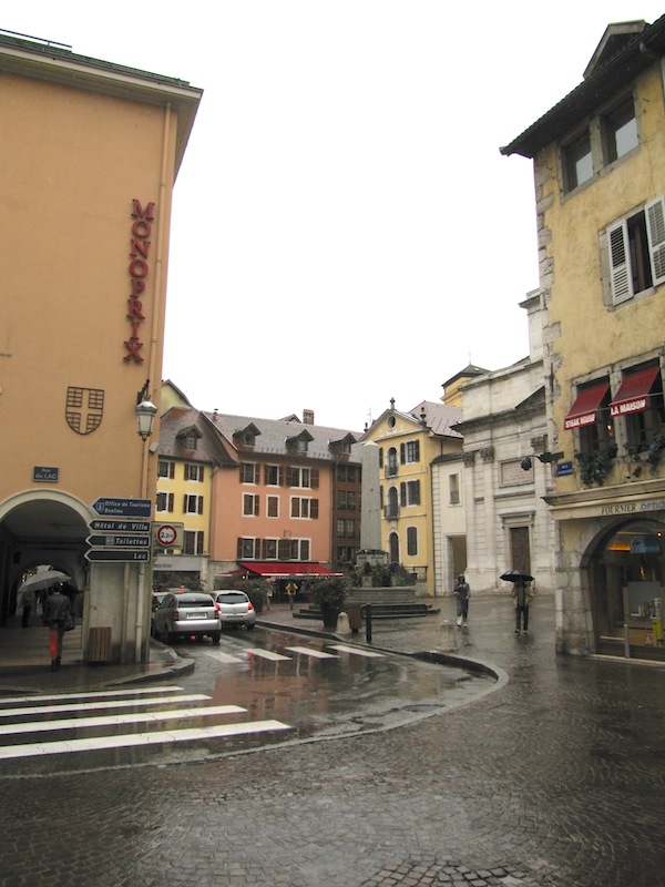 Annecy&rsquo;s old town hides numerous small squares and delights.