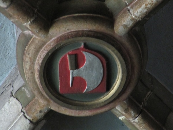 An axe emblem embedded in the ceiling.