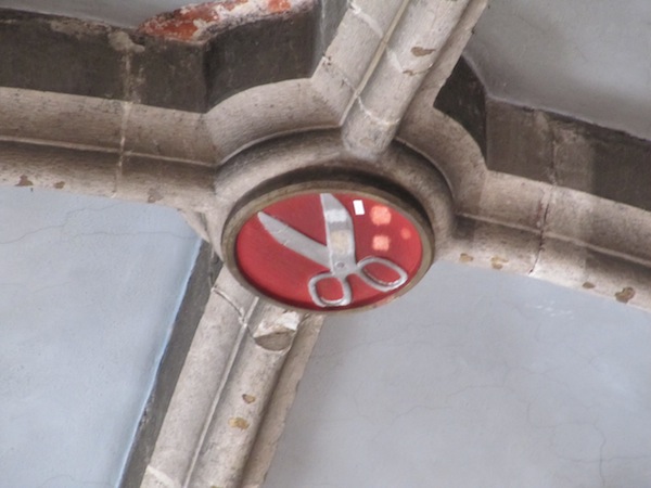 A scissor emblem embedded in the ceiling.