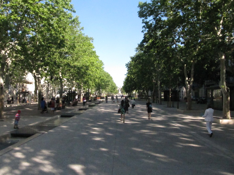 Boulevard connecting the train station to the central square 