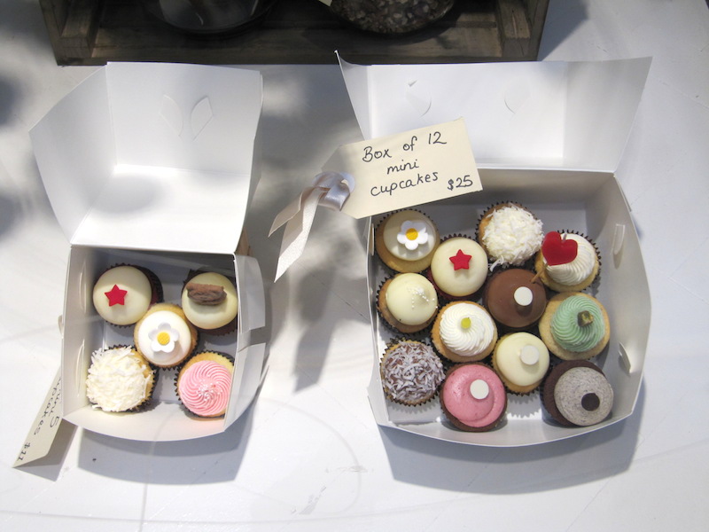 Melbourne: Boxes of mini cupcakes