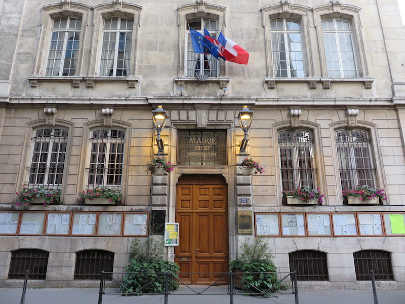 Entrance to the marie, 6ème Lyon