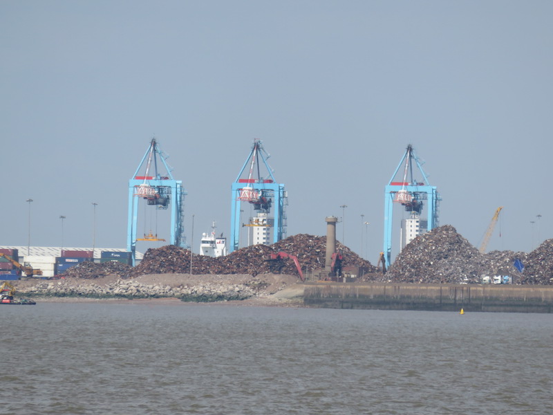 Cranes for the ocean going cargo ships
