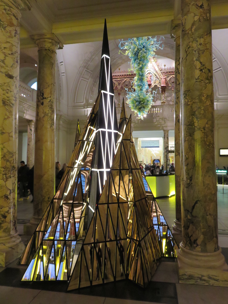 2014 V&amp;A Christmas tree; mirrored triangles