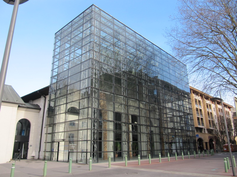 Glass structure around a building