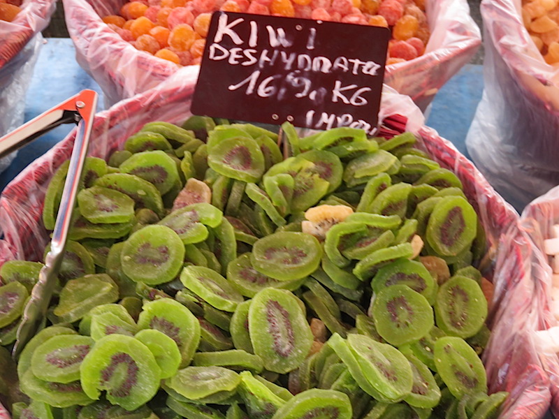 Dried kiwi slices.