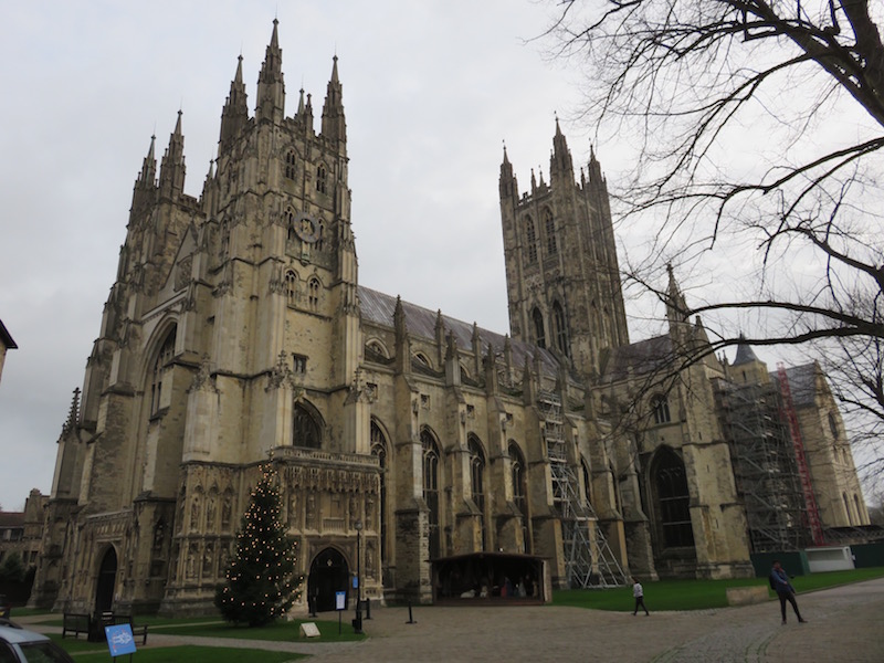 Canterbury cathedral in the daytime.