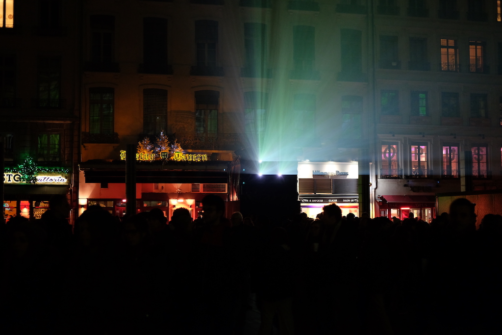 Large projector shines out in Place des Terreaux