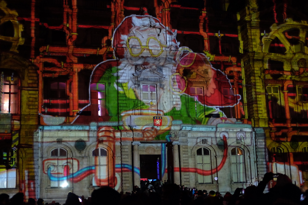 The Owl is projected onto the buildings of Place des Terreaux.