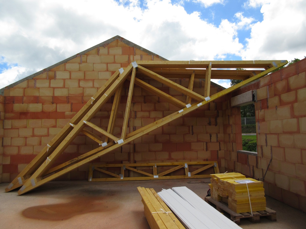 Build week 18: Roof trusses are on site