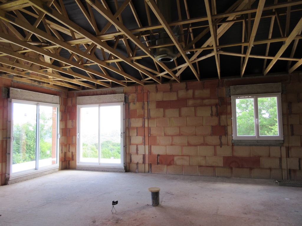 Build week 21: Windows, doors, and chimney are in, but still an empty shell inside