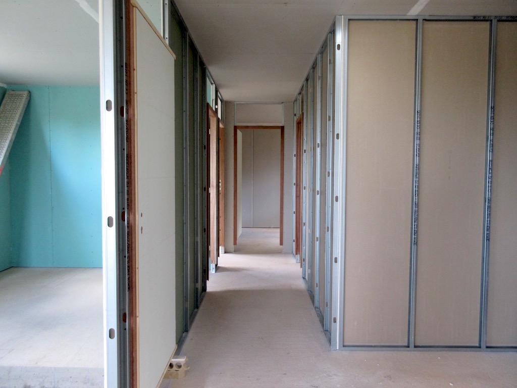 Build week 28: The internal corridor taking shape