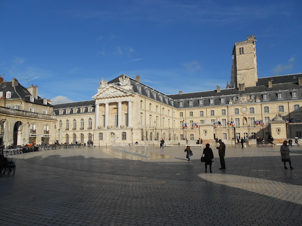 Cafes line the circular courtyard in front of the Palace of the Dukes
