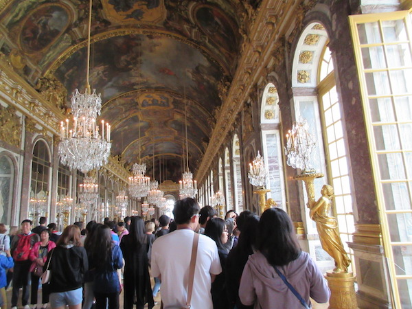 Remember I said it was crowded? This is the famous Hall of Mirrors